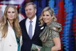 Amsterdam 18 april 2024
Contraprestatie
Koning Felipe en Koningin Letizia bieden het Koninklijk Paar een receptie aan in Museum STRAAT in Amsterdam. Hierbij is ook de Prinses van Oranje aanwezig. Tijdens de receptie openen de Koninklijke Paren een expositie van tien Spaanse en Nederlandse muurschilders. De tentoonstelling is tot en met 2 juni te bezoeken. Na de receptie neemt het Koninklijk Paar afscheid van de Spaanse Koning en Koningin. Aanwezig Koning Felipe Koningin Letizia Koning Willem Alexnader Koningin Maxima Prinses Amalia Prinses Margriet en Mr Pieter v Vollenhoven.