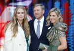 Amsterdam 18 april 2024
Contraprestatie
Koning Felipe en Koningin Letizia bieden het Koninklijk Paar een receptie aan in Museum STRAAT in Amsterdam. Hierbij is ook de Prinses van Oranje aanwezig. Tijdens de receptie openen de Koninklijke Paren een expositie van tien Spaanse en Nederlandse muurschilders. De tentoonstelling is tot en met 2 juni te bezoeken. Na de receptie neemt het Koninklijk Paar afscheid van de Spaanse Koning en Koningin. Aanwezig Koning Felipe Koningin Letizia Koning Willem Alexnader Koningin Maxima Prinses Amalia Prinses Margriet en Mr Pieter v Vollenhoven.