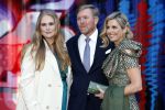 Amsterdam 18 april 2024
Contraprestatie
Koning Felipe en Koningin Letizia bieden het Koninklijk Paar een receptie aan in Museum STRAAT in Amsterdam. Hierbij is ook de Prinses van Oranje aanwezig. Tijdens de receptie openen de Koninklijke Paren een expositie van tien Spaanse en Nederlandse muurschilders. De tentoonstelling is tot en met 2 juni te bezoeken. Na de receptie neemt het Koninklijk Paar afscheid van de Spaanse Koning en Koningin. Aanwezig Koning Felipe Koningin Letizia Koning Willem Alexnader Koningin Maxima Prinses Amalia Prinses Margriet en Mr Pieter v Vollenhoven.