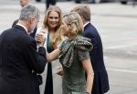 Amsterdam 18 april 2024
Contraprestatie
Koning Felipe en Koningin Letizia bieden het Koninklijk Paar een receptie aan in Museum STRAAT in Amsterdam. Hierbij is ook de Prinses van Oranje aanwezig. Tijdens de receptie openen de Koninklijke Paren een expositie van tien Spaanse en Nederlandse muurschilders. De tentoonstelling is tot en met 2 juni te bezoeken. Na de receptie neemt het Koninklijk Paar afscheid van de Spaanse Koning en Koningin. Aanwezig Koning Felipe Koningin Letizia Koning Willem Alexnader Koningin Maxima Prinses Amalia Prinses Margriet en Mr Pieter v Vollenhoven.