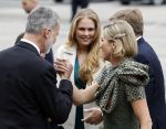 Amsterdam 18 april 2024
Contraprestatie
Koning Felipe en Koningin Letizia bieden het Koninklijk Paar een receptie aan in Museum STRAAT in Amsterdam. Hierbij is ook de Prinses van Oranje aanwezig. Tijdens de receptie openen de Koninklijke Paren een expositie van tien Spaanse en Nederlandse muurschilders. De tentoonstelling is tot en met 2 juni te bezoeken. Na de receptie neemt het Koninklijk Paar afscheid van de Spaanse Koning en Koningin. Aanwezig Koning Felipe Koningin Letizia Koning Willem Alexnader Koningin Maxima Prinses Amalia Prinses Margriet en Mr Pieter v Vollenhoven.