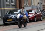 Amsterdam 11 april 2024
Lieke v Lexmond doet boodschappen op haar electrische Fatbike  op straat in Amsterdam Zuid.