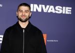 Amsterdam 8 april 2024
Premiere Invasie in Pathe Arena met oa Tarikh Jansen Ortal Vriend Raymond Thiry Gijs Scholten v Aschat Jasha Rudge Gijs Blom Fedja v Huet . Bobby Boermans is de regisseur. Isa Hoes kwam met haar kinderen Vlinder Kamerling en Merlijn Kamerling