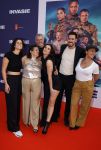 Amsterdam 8 april 2024
Premiere Invasie in Pathe Arena met oa Tarikh Jansen Ortal Vriend Raymond Thiry Gijs Scholten v Aschat Jasha Rudge Gijs Blom Fedja v Huet . Bobby Boermans is de regisseur.