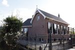 Abcoude 4 april 2024
Het huis van peter v d Vorst en zijn partner staat te koop voor 4.800.000 euro.