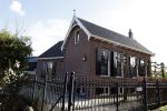 Abcoude 4 april 2024
Het huis van peter v d Vorst en zijn partner staat te koop voor 4.800.000 euro.