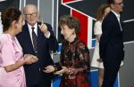 Amsterdam 18 april 2024
Contraprestatie
Koning Felipe en Koningin Letizia bieden het Koninklijk Paar een receptie aan in Museum STRAAT in Amsterdam. Hierbij is ook de Prinses van Oranje aanwezig. Tijdens de receptie openen de Koninklijke Paren een expositie van tien Spaanse en Nederlandse muurschilders. De tentoonstelling is tot en met 2 juni te bezoeken. Na de receptie neemt het Koninklijk Paar afscheid van de Spaanse Koning en Koningin. Aanwezig Koning Felipe Koningin Letizia Koning Willem Alexnader Koningin Maxima Prinses Amalia Prinses Margriet en Mr Pieter v Vollenhoven.