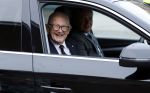 Amsterdam 18 april 2024
Contraprestatie
Koning Felipe en Koningin Letizia bieden het Koninklijk Paar een receptie aan in Museum STRAAT in Amsterdam. Hierbij is ook de Prinses van Oranje aanwezig. Tijdens de receptie openen de Koninklijke Paren een expositie van tien Spaanse en Nederlandse muurschilders. De tentoonstelling is tot en met 2 juni te bezoeken. Na de receptie neemt het Koninklijk Paar afscheid van de Spaanse Koning en Koningin. Aanwezig Koning Felipe Koningin Letizia Koning Willem Alexnader Koningin Maxima Prinses Amalia Prinses Margriet en Mr Pieter v Vollenhoven.