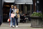 Amsterdam 11 april 2024
Prinses Aimee aan het winkelen met vriendinnen  in Amsterdam Zuid.