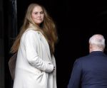 Amsterdam 17 april 2024
Staatsbezoek Nederland - Spanje met Koning Willem Alexander Koningin Maxima Koning Filipe en Koningin Letizia van Spanje aan Nederland . Prinses Amalia arriveert met haar auto bij het paleis . Ze heeft een tas bij met een slotje erop.