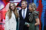 Amsterdam 18 april 2024
Contraprestatie
Koning Felipe en Koningin Letizia bieden het Koninklijk Paar een receptie aan in Museum STRAAT in Amsterdam. Hierbij is ook de Prinses van Oranje aanwezig. Tijdens de receptie openen de Koninklijke Paren een expositie van tien Spaanse en Nederlandse muurschilders. De tentoonstelling is tot en met 2 juni te bezoeken. Na de receptie neemt het Koninklijk Paar afscheid van de Spaanse Koning en Koningin. Aanwezig Koning Felipe Koningin Letizia Koning Willem Alexnader Koningin Maxima Prinses Amalia Prinses Margriet en Mr Pieter v Vollenhoven.