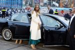Amsterdam 18 april 2024
Contraprestatie
Koning Felipe en Koningin Letizia bieden het Koninklijk Paar een receptie aan in Museum STRAAT in Amsterdam. Hierbij is ook de Prinses van Oranje aanwezig. Tijdens de receptie openen de Koninklijke Paren een expositie van tien Spaanse en Nederlandse muurschilders. De tentoonstelling is tot en met 2 juni te bezoeken. Na de receptie neemt het Koninklijk Paar afscheid van de Spaanse Koning en Koningin. Aanwezig Koning Felipe Koningin Letizia Koning Willem Alexnader Koningin Maxima Prinses Amalia Prinses Margriet en Mr Pieter v Vollenhoven.