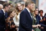 Amsterdam 18 april 2024
Contraprestatie
Koning Felipe en Koningin Letizia bieden het Koninklijk Paar een receptie aan in Museum STRAAT in Amsterdam. Hierbij is ook de Prinses van Oranje aanwezig. Tijdens de receptie openen de Koninklijke Paren een expositie van tien Spaanse en Nederlandse muurschilders. De tentoonstelling is tot en met 2 juni te bezoeken. Na de receptie neemt het Koninklijk Paar afscheid van de Spaanse Koning en Koningin. Aanwezig Koning Felipe Koningin Letizia Koning Willem Alexnader Koningin Maxima Prinses Amalia Prinses Margriet en Mr Pieter v Vollenhoven.