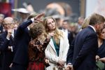 Amsterdam 18 april 2024
Contraprestatie
Koning Felipe en Koningin Letizia bieden het Koninklijk Paar een receptie aan in Museum STRAAT in Amsterdam. Hierbij is ook de Prinses van Oranje aanwezig. Tijdens de receptie openen de Koninklijke Paren een expositie van tien Spaanse en Nederlandse muurschilders. De tentoonstelling is tot en met 2 juni te bezoeken. Na de receptie neemt het Koninklijk Paar afscheid van de Spaanse Koning en Koningin. Aanwezig Koning Felipe Koningin Letizia Koning Willem Alexnader Koningin Maxima Prinses Amalia Prinses Margriet en Mr Pieter v Vollenhoven.