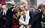 Amsterdam 18 april 2024
Contraprestatie
Koning Felipe en Koningin Letizia bieden het Koninklijk Paar een receptie aan in Museum STRAAT in Amsterdam. Hierbij is ook de Prinses van Oranje aanwezig. Tijdens de receptie openen de Koninklijke Paren een expositie van tien Spaanse en Nederlandse muurschilders. De tentoonstelling is tot en met 2 juni te bezoeken. Na de receptie neemt het Koninklijk Paar afscheid van de Spaanse Koning en Koningin. Aanwezig Koning Felipe Koningin Letizia Koning Willem Alexnader Koningin Maxima Prinses Amalia Prinses Margriet en Mr Pieter v Vollenhoven.