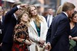 Amsterdam 18 april 2024
Contraprestatie
Koning Felipe en Koningin Letizia bieden het Koninklijk Paar een receptie aan in Museum STRAAT in Amsterdam. Hierbij is ook de Prinses van Oranje aanwezig. Tijdens de receptie openen de Koninklijke Paren een expositie van tien Spaanse en Nederlandse muurschilders. De tentoonstelling is tot en met 2 juni te bezoeken. Na de receptie neemt het Koninklijk Paar afscheid van de Spaanse Koning en Koningin. Aanwezig Koning Felipe Koningin Letizia Koning Willem Alexnader Koningin Maxima Prinses Amalia Prinses Margriet en Mr Pieter v Vollenhoven.