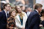Amsterdam 18 april 2024
Contraprestatie
Koning Felipe en Koningin Letizia bieden het Koninklijk Paar een receptie aan in Museum STRAAT in Amsterdam. Hierbij is ook de Prinses van Oranje aanwezig. Tijdens de receptie openen de Koninklijke Paren een expositie van tien Spaanse en Nederlandse muurschilders. De tentoonstelling is tot en met 2 juni te bezoeken. Na de receptie neemt het Koninklijk Paar afscheid van de Spaanse Koning en Koningin. Aanwezig Koning Felipe Koningin Letizia Koning Willem Alexnader Koningin Maxima Prinses Amalia Prinses Margriet en Mr Pieter v Vollenhoven.