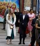 Amsterdam 18 april 2024
Contraprestatie
Koning Felipe en Koningin Letizia bieden het Koninklijk Paar een receptie aan in Museum STRAAT in Amsterdam. Hierbij is ook de Prinses van Oranje aanwezig. Tijdens de receptie openen de Koninklijke Paren een expositie van tien Spaanse en Nederlandse muurschilders. De tentoonstelling is tot en met 2 juni te bezoeken. Na de receptie neemt het Koninklijk Paar afscheid van de Spaanse Koning en Koningin. Aanwezig Koning Felipe Koningin Letizia Koning Willem Alexnader Koningin Maxima Prinses Amalia Prinses Margriet en Mr Pieter v Vollenhoven.