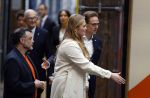 Amsterdam 18 april 2024
Contraprestatie
Koning Felipe en Koningin Letizia bieden het Koninklijk Paar een receptie aan in Museum STRAAT in Amsterdam. Hierbij is ook de Prinses van Oranje aanwezig. Tijdens de receptie openen de Koninklijke Paren een expositie van tien Spaanse en Nederlandse muurschilders. De tentoonstelling is tot en met 2 juni te bezoeken. Na de receptie neemt het Koninklijk Paar afscheid van de Spaanse Koning en Koningin. Aanwezig Koning Felipe Koningin Letizia Koning Willem Alexnader Koningin Maxima Prinses Amalia Prinses Margriet en Mr Pieter v Vollenhoven.
