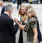 Amsterdam 18 april 2024
Contraprestatie
Koning Felipe en Koningin Letizia bieden het Koninklijk Paar een receptie aan in Museum STRAAT in Amsterdam. Hierbij is ook de Prinses van Oranje aanwezig. Tijdens de receptie openen de Koninklijke Paren een expositie van tien Spaanse en Nederlandse muurschilders. De tentoonstelling is tot en met 2 juni te bezoeken. Na de receptie neemt het Koninklijk Paar afscheid van de Spaanse Koning en Koningin. Aanwezig Koning Felipe Koningin Letizia Koning Willem Alexnader Koningin Maxima Prinses Amalia Prinses Margriet en Mr Pieter v Vollenhoven.