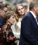 Amsterdam 18 april 2024
Contraprestatie
Koning Felipe en Koningin Letizia bieden het Koninklijk Paar een receptie aan in Museum STRAAT in Amsterdam. Hierbij is ook de Prinses van Oranje aanwezig. Tijdens de receptie openen de Koninklijke Paren een expositie van tien Spaanse en Nederlandse muurschilders. De tentoonstelling is tot en met 2 juni te bezoeken. Na de receptie neemt het Koninklijk Paar afscheid van de Spaanse Koning en Koningin. Aanwezig Koning Felipe Koningin Letizia Koning Willem Alexnader Koningin Maxima Prinses Amalia Prinses Margriet en Mr Pieter v Vollenhoven.