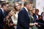 Amsterdam 18 april 2024
Contraprestatie
Koning Felipe en Koningin Letizia bieden het Koninklijk Paar een receptie aan in Museum STRAAT in Amsterdam. Hierbij is ook de Prinses van Oranje aanwezig. Tijdens de receptie openen de Koninklijke Paren een expositie van tien Spaanse en Nederlandse muurschilders. De tentoonstelling is tot en met 2 juni te bezoeken. Na de receptie neemt het Koninklijk Paar afscheid van de Spaanse Koning en Koningin. Aanwezig Koning Felipe Koningin Letizia Koning Willem Alexnader Koningin Maxima Prinses Amalia Prinses Margriet en Mr Pieter v Vollenhoven.