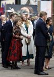 Amsterdam 18 april 2024
Contraprestatie
Koning Felipe en Koningin Letizia bieden het Koninklijk Paar een receptie aan in Museum STRAAT in Amsterdam. Hierbij is ook de Prinses van Oranje aanwezig. Tijdens de receptie openen de Koninklijke Paren een expositie van tien Spaanse en Nederlandse muurschilders. De tentoonstelling is tot en met 2 juni te bezoeken. Na de receptie neemt het Koninklijk Paar afscheid van de Spaanse Koning en Koningin. Aanwezig Koning Felipe Koningin Letizia Koning Willem Alexnader Koningin Maxima Prinses Amalia Prinses Margriet en Mr Pieter v Vollenhoven.