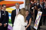 Amsterdam 18 april 2024
Contraprestatie
Koning Felipe en Koningin Letizia bieden het Koninklijk Paar een receptie aan in Museum STRAAT in Amsterdam. Hierbij is ook de Prinses van Oranje aanwezig. Tijdens de receptie openen de Koninklijke Paren een expositie van tien Spaanse en Nederlandse muurschilders. De tentoonstelling is tot en met 2 juni te bezoeken. Na de receptie neemt het Koninklijk Paar afscheid van de Spaanse Koning en Koningin. Aanwezig Koning Felipe Koningin Letizia Koning Willem Alexnader Koningin Maxima Prinses Amalia Prinses Margriet en Mr Pieter v Vollenhoven.