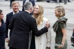 Amsterdam 18 april 2024
Contraprestatie
Koning Felipe en Koningin Letizia bieden het Koninklijk Paar een receptie aan in Museum STRAAT in Amsterdam. Hierbij is ook de Prinses van Oranje aanwezig. Tijdens de receptie openen de Koninklijke Paren een expositie van tien Spaanse en Nederlandse muurschilders. De tentoonstelling is tot en met 2 juni te bezoeken. Na de receptie neemt het Koninklijk Paar afscheid van de Spaanse Koning en Koningin. Aanwezig Koning Felipe Koningin Letizia Koning Willem Alexnader Koningin Maxima Prinses Amalia Prinses Margriet en Mr Pieter v Vollenhoven.