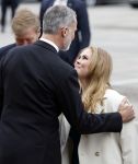 Amsterdam 18 april 2024
Contraprestatie
Koning Felipe en Koningin Letizia bieden het Koninklijk Paar een receptie aan in Museum STRAAT in Amsterdam. Hierbij is ook de Prinses van Oranje aanwezig. Tijdens de receptie openen de Koninklijke Paren een expositie van tien Spaanse en Nederlandse muurschilders. De tentoonstelling is tot en met 2 juni te bezoeken. Na de receptie neemt het Koninklijk Paar afscheid van de Spaanse Koning en Koningin. Aanwezig Koning Felipe Koningin Letizia Koning Willem Alexnader Koningin Maxima Prinses Amalia Prinses Margriet en Mr Pieter v Vollenhoven.
