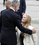 Amsterdam 18 april 2024
Contraprestatie
Koning Felipe en Koningin Letizia bieden het Koninklijk Paar een receptie aan in Museum STRAAT in Amsterdam. Hierbij is ook de Prinses van Oranje aanwezig. Tijdens de receptie openen de Koninklijke Paren een expositie van tien Spaanse en Nederlandse muurschilders. De tentoonstelling is tot en met 2 juni te bezoeken. Na de receptie neemt het Koninklijk Paar afscheid van de Spaanse Koning en Koningin. Aanwezig Koning Felipe Koningin Letizia Koning Willem Alexnader Koningin Maxima Prinses Amalia Prinses Margriet en Mr Pieter v Vollenhoven.