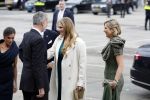 Amsterdam 18 april 2024
Contraprestatie
Koning Felipe en Koningin Letizia bieden het Koninklijk Paar een receptie aan in Museum STRAAT in Amsterdam. Hierbij is ook de Prinses van Oranje aanwezig. Tijdens de receptie openen de Koninklijke Paren een expositie van tien Spaanse en Nederlandse muurschilders. De tentoonstelling is tot en met 2 juni te bezoeken. Na de receptie neemt het Koninklijk Paar afscheid van de Spaanse Koning en Koningin. Aanwezig Koning Felipe Koningin Letizia Koning Willem Alexnader Koningin Maxima Prinses Amalia Prinses Margriet en Mr Pieter v Vollenhoven.