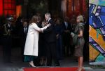 Amsterdam 18 april 2024
Contraprestatie
Koning Felipe en Koningin Letizia bieden het Koninklijk Paar een receptie aan in Museum STRAAT in Amsterdam. Hierbij is ook de Prinses van Oranje aanwezig. Tijdens de receptie openen de Koninklijke Paren een expositie van tien Spaanse en Nederlandse muurschilders. De tentoonstelling is tot en met 2 juni te bezoeken. Na de receptie neemt het Koninklijk Paar afscheid van de Spaanse Koning en Koningin. Aanwezig Koning Felipe Koningin Letizia Koning Willem Alexnader Koningin Maxima Prinses Amalia Prinses Margriet en Mr Pieter v Vollenhoven.