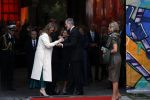 Amsterdam 18 april 2024
Contraprestatie
Koning Felipe en Koningin Letizia bieden het Koninklijk Paar een receptie aan in Museum STRAAT in Amsterdam. Hierbij is ook de Prinses van Oranje aanwezig. Tijdens de receptie openen de Koninklijke Paren een expositie van tien Spaanse en Nederlandse muurschilders. De tentoonstelling is tot en met 2 juni te bezoeken. Na de receptie neemt het Koninklijk Paar afscheid van de Spaanse Koning en Koningin. Aanwezig Koning Felipe Koningin Letizia Koning Willem Alexnader Koningin Maxima Prinses Amalia Prinses Margriet en Mr Pieter v Vollenhoven.