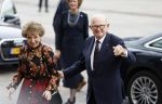 Amsterdam 18 april 2024
Contraprestatie
Koning Felipe en Koningin Letizia bieden het Koninklijk Paar een receptie aan in Museum STRAAT in Amsterdam. Hierbij is ook de Prinses van Oranje aanwezig. Tijdens de receptie openen de Koninklijke Paren een expositie van tien Spaanse en Nederlandse muurschilders. De tentoonstelling is tot en met 2 juni te bezoeken. Na de receptie neemt het Koninklijk Paar afscheid van de Spaanse Koning en Koningin. Aanwezig Koning Felipe Koningin Letizia Koning Willem Alexnader Koningin Maxima Prinses Amalia Prinses Margriet en Mr Pieter v Vollenhoven.