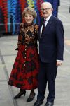 Amsterdam 18 april 2024
Contraprestatie
Koning Felipe en Koningin Letizia bieden het Koninklijk Paar een receptie aan in Museum STRAAT in Amsterdam. Hierbij is ook de Prinses van Oranje aanwezig. Tijdens de receptie openen de Koninklijke Paren een expositie van tien Spaanse en Nederlandse muurschilders. De tentoonstelling is tot en met 2 juni te bezoeken. Na de receptie neemt het Koninklijk Paar afscheid van de Spaanse Koning en Koningin. Aanwezig Koning Felipe Koningin Letizia Koning Willem Alexnader Koningin Maxima Prinses Amalia Prinses Margriet en Mr Pieter v Vollenhoven.