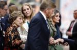 Amsterdam 18 april 2024
Contraprestatie
Koning Felipe en Koningin Letizia bieden het Koninklijk Paar een receptie aan in Museum STRAAT in Amsterdam. Hierbij is ook de Prinses van Oranje aanwezig. Tijdens de receptie openen de Koninklijke Paren een expositie van tien Spaanse en Nederlandse muurschilders. De tentoonstelling is tot en met 2 juni te bezoeken. Na de receptie neemt het Koninklijk Paar afscheid van de Spaanse Koning en Koningin. Aanwezig Koning Felipe Koningin Letizia Koning Willem Alexnader Koningin Maxima Prinses Amalia Prinses Margriet en Mr Pieter v Vollenhoven.