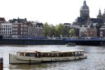 Amsterdam 21 april 2024
Jordy Huisman van Kris Kross Amsterdam viert zijn 40e verjaardag met een boottocht door de grachten van Amsterdam. Salonboot the titanic