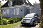 Zuiderwoude 19 april 2024
De auto van Thijs Romer staat voor zijn huis . De fiat 500 waar hij een tijdje mee gereden heeft staat bijn zijn huisbaas voor de deur.