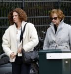Amsterdam 18 april 2026
Crematie Sonja Barend op begraafplaats Zorgvlied . Barbara Barend met moeder