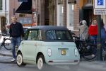 Amsterdam 25 april 2026
Daan Schuurmans en zijn vrouw Bracha v Doesburgh wonen weer in Amstewrdam zuid . Ze vervoeren zich in een fiat stadsauto.