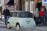 Amsterdam 25 april 2026
Daan Schuurmans en zijn vrouw Bracha v Doesburgh wonen weer in Amstewrdam zuid . Ze vervoeren zich in een fiat stadsauto.