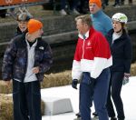 Dokkum 27 april 2026
Koningsdag is dit jaar in Dokkum . Namens de koninklijke familie zijn aanwezig : Koning Willem Alexander Koningin Maxima Prinses Amalia Prinses Alexia Prinses Ariane Prins Constantijn Prinses Laurentien Prins Maurits Prinses Marilene Prins Bernhard Prins Floris Prinses Aimee Prins Pieter Christiaan en Prinses Anita . Jens v t Wout