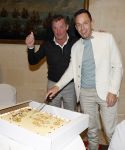 Malta 7 april 2026
John de Bever en Kees de Bever maken bij de Smart City Malta Studios bekend dat ze een speelfilm op gaan nemen . De film gaat heten alles voor de fans .