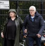 Amsterdam 18 april 2026
Crematie Sonja Barend op begraafplaats Zorgvlied . Kees v Kooten met vrouw