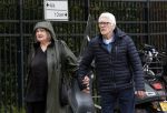 Amsterdam 18 april 2026
Crematie Sonja Barend op begraafplaats Zorgvlied . Kees v Kooten met vrouw