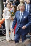 Dokkum 27 april 2026
Koningsdag is dit jaar in Dokkum . Namens de koninklijke familie zijn aanwezig : Koning Willem Alexander Koningin Maxima Prinses Amalia Prinses Alexia Prinses Ariane Prins Constantijn Prinses Laurentien Prins Maurits Prinses Marilene Prins Bernhard Prins Floris Prinses Aimee Prins Pieter Christiaan en Prinses Anita .