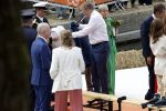 Dokkum 27 april 2026
Koningsdag is dit jaar in Dokkum . Namens de koninklijke familie zijn aanwezig : Koning Willem Alexander Koningin Maxima Prinses Amalia Prinses Alexia Prinses Ariane Prins Constantijn Prinses Laurentien Prins Maurits Prinses Marilene Prins Bernhard Prins Floris Prinses Aimee Prins Pieter Christiaan en Prinses Anita .