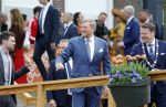 Dokkum 27 april 2026
Koningsdag is dit jaar in Dokkum . Namens de koninklijke familie zijn aanwezig : Koning Willem Alexander Koningin Maxima Prinses Amalia Prinses Alexia Prinses Ariane Prins Constantijn Prinses Laurentien Prins Maurits Prinses Marilene Prins Bernhard Prins Floris Prinses Aimee Prins Pieter Christiaan en Prinses Anita .