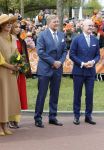 Dokkum 27 april 2026
Koningsdag is dit jaar in Dokkum . Namens de koninklijke familie zijn aanwezig : Koning Willem Alexander Koningin Maxima Prinses Amalia Prinses Alexia Prinses Ariane Prins Constantijn Prinses Laurentien Prins Maurits Prinses Marilene Prins Bernhard Prins Floris Prinses Aimee Prins Pieter Christiaan en Prinses Anita .